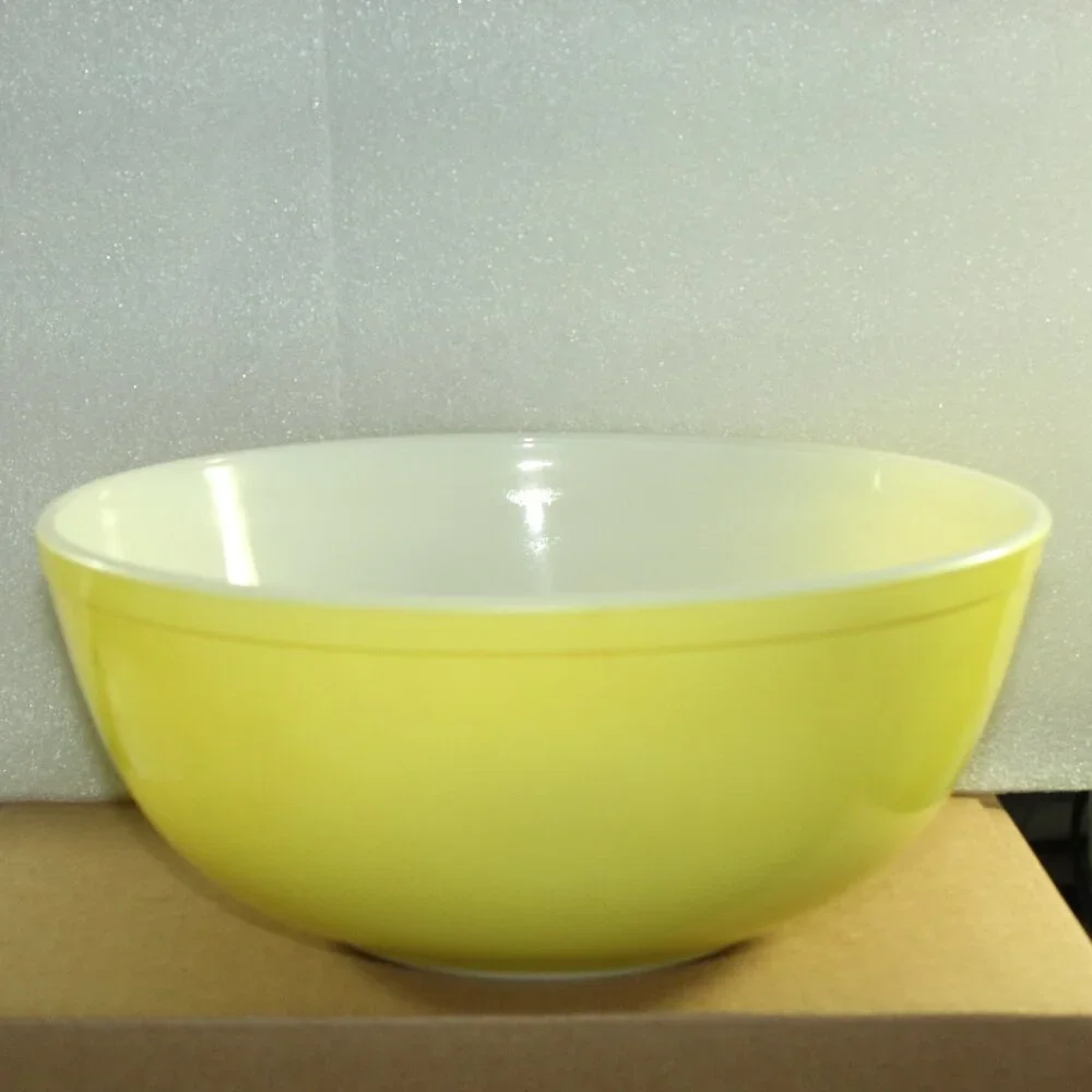 Vintage Pyrex Pastel Yellow Stackable Mixing Bowl #404 4 QT